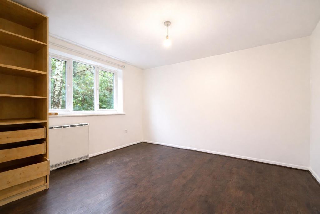 Property photo 3 of 7 Bedroom 2 .Png