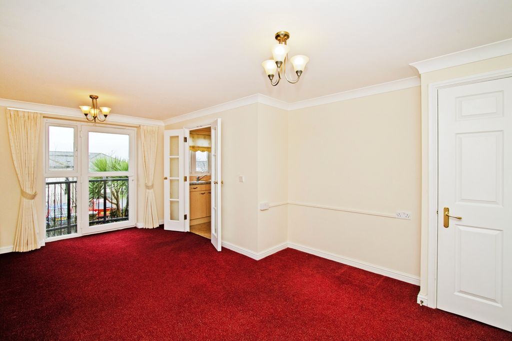 Property photo 2 of 9 Lounge