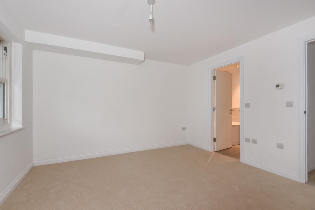 Property photo 3 of 6 Bedroom