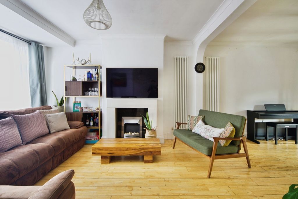 Property photo 2 of 14 Pbox-Img.Jpg