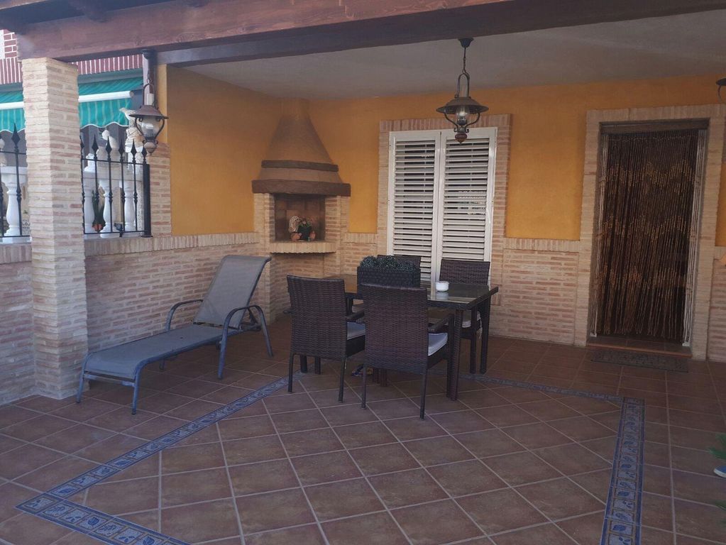 Property photo 2 of 32