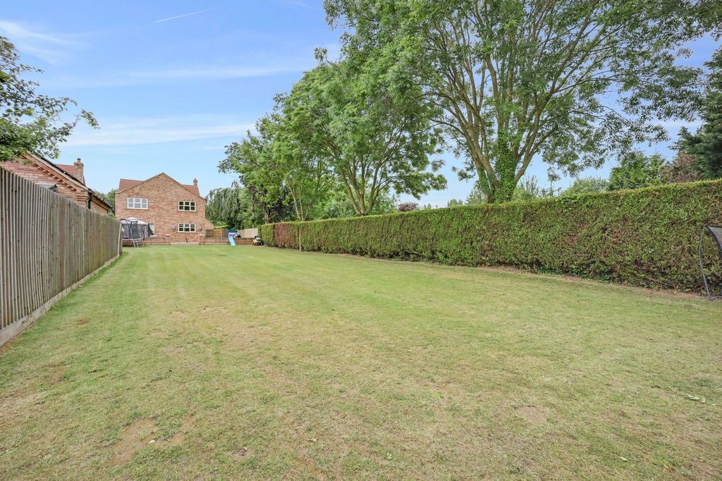 Property photo 3 of 33