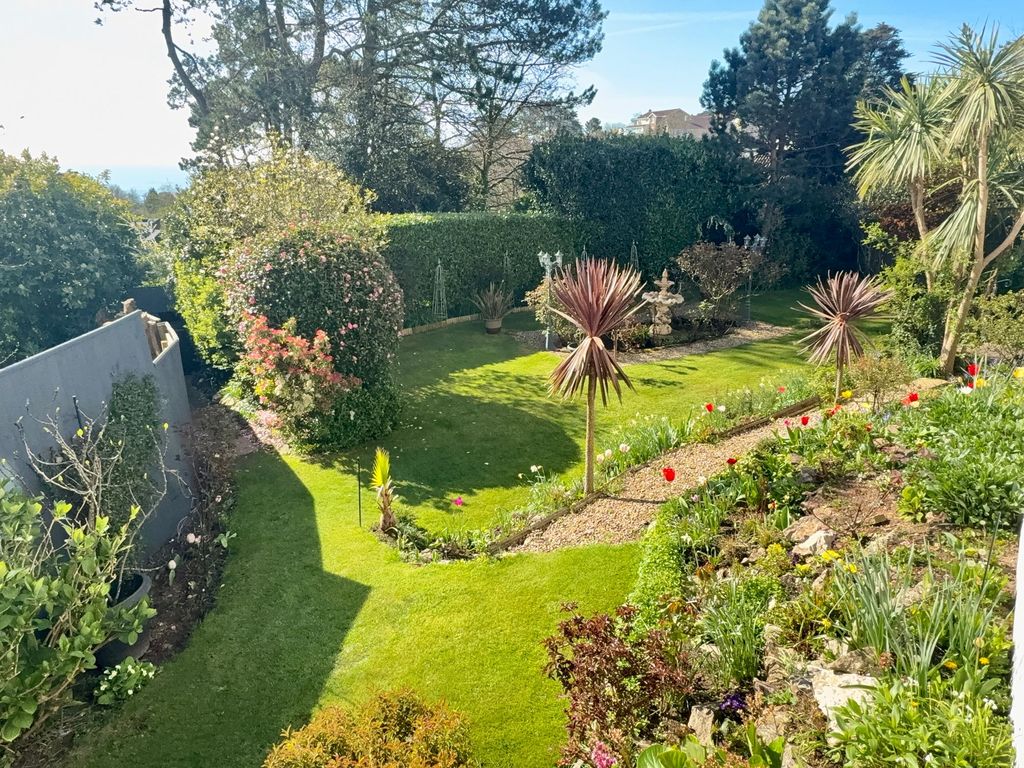 Property photo 2 of 39