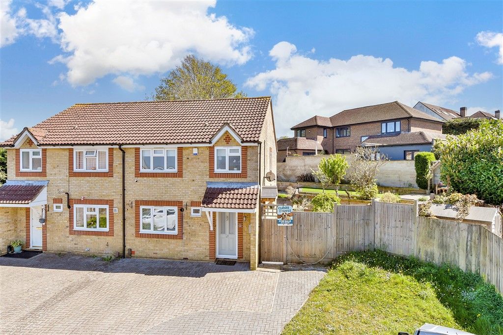 Property photo 1 of 17 External (Brochure)