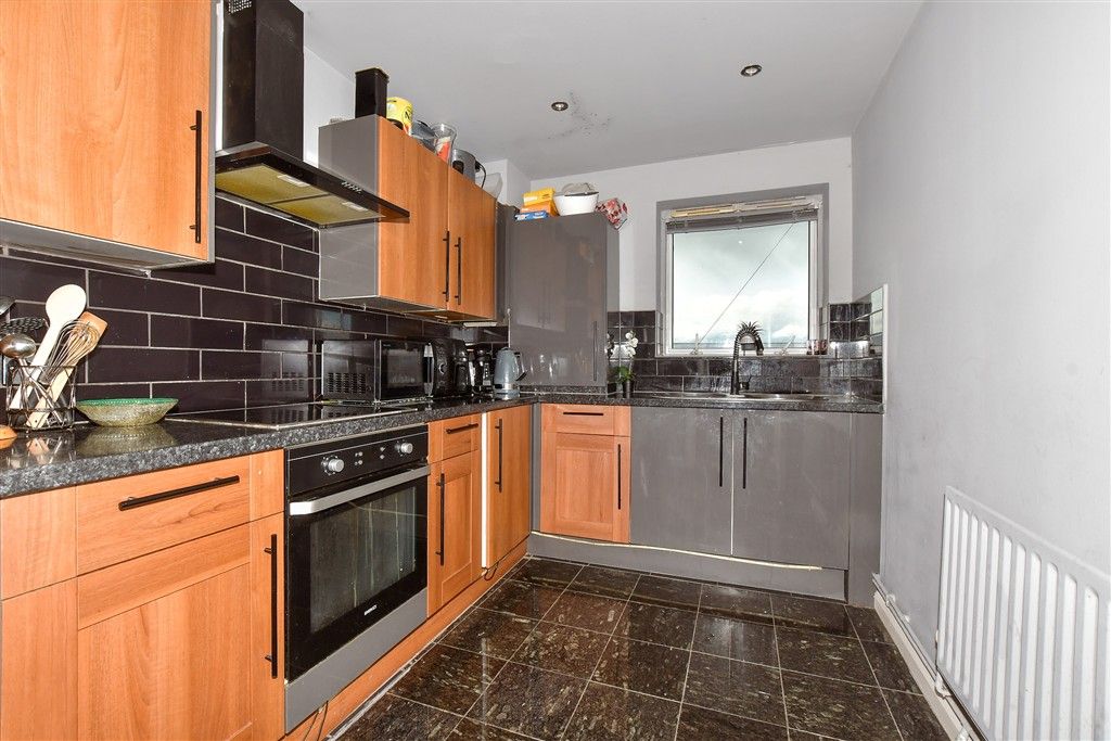 Property photo 2 of 11 Kitchen