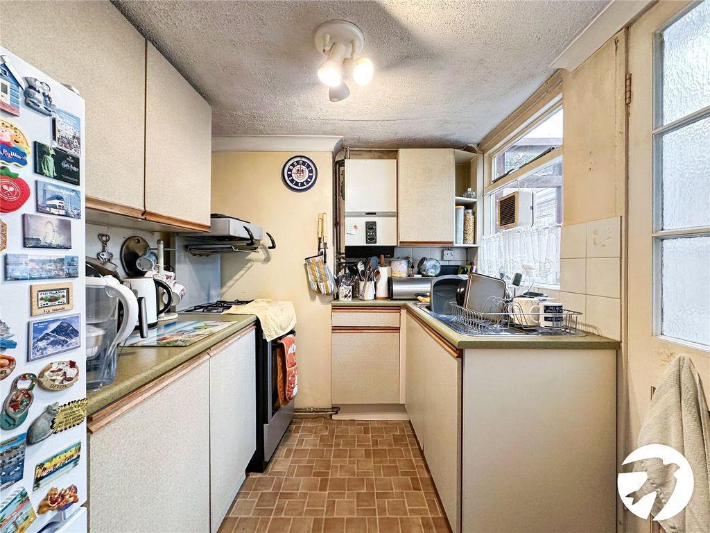 Property photo 2 of 10 Kitchen