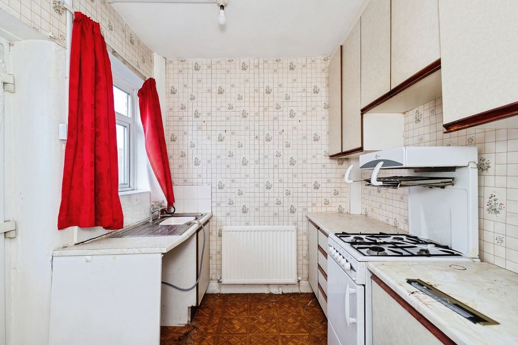 Property photo 2 of 17 Photo