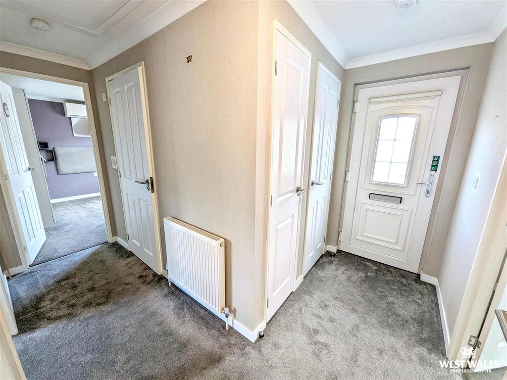 Property photo 3 of 20 21412.Jpg