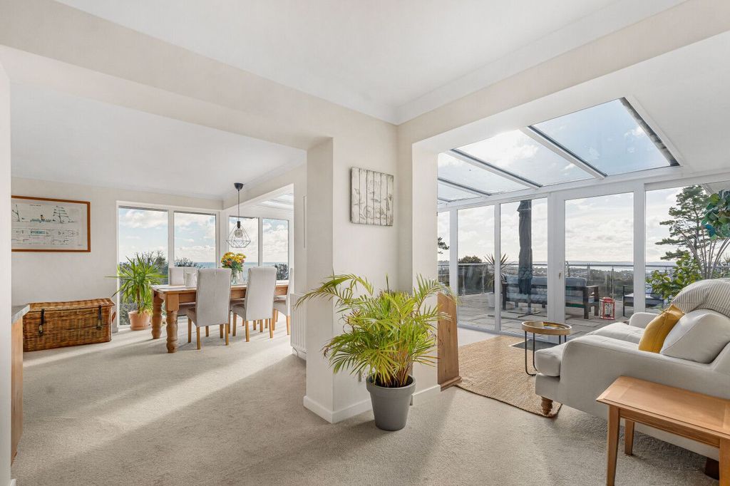 Property photo 3 of 28