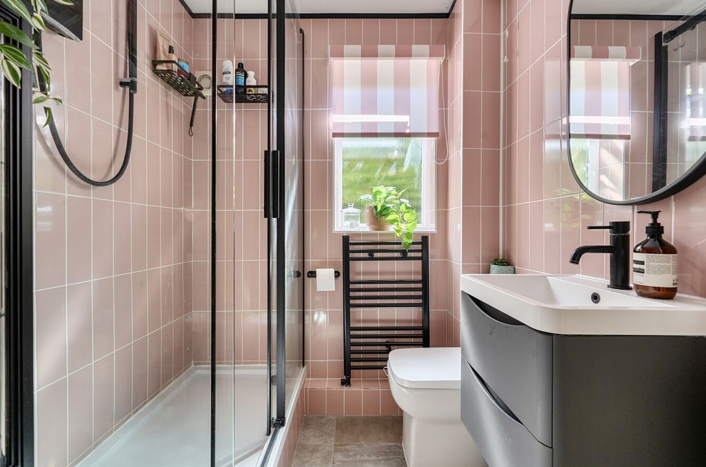 Property photo 2 of 13 148406646A3Ece8A84B96