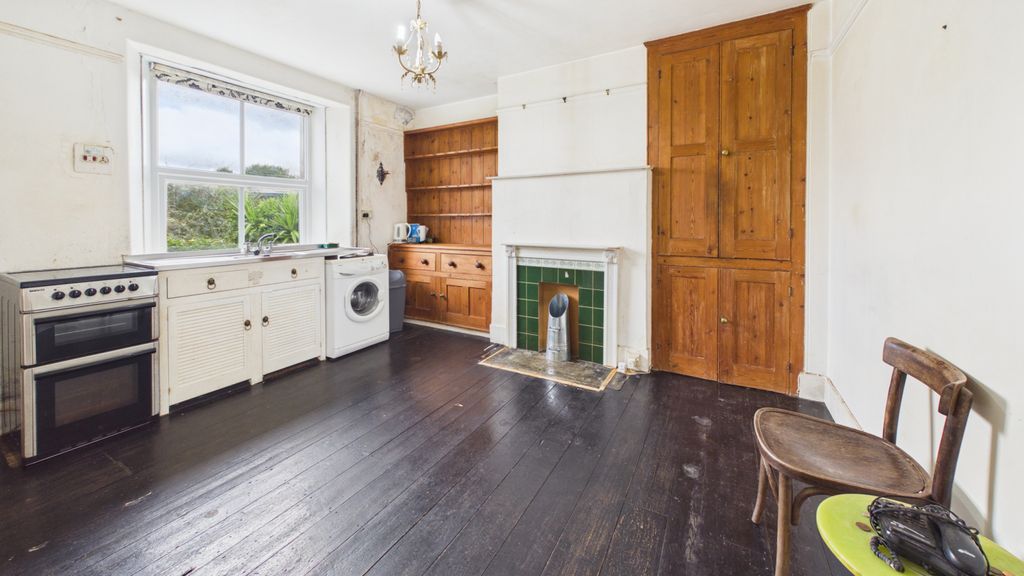 Property photo 3 of 13 Cam02926G0-Pr0361-Still006