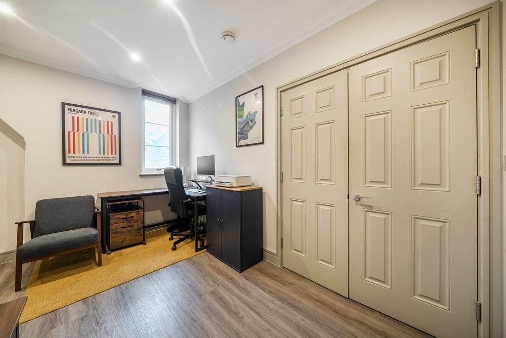 Property photo 3 of 26 Hallway