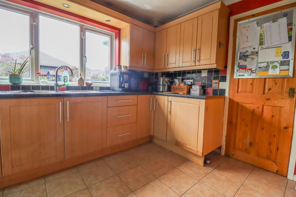 Property photo 3 of 28 5073845
