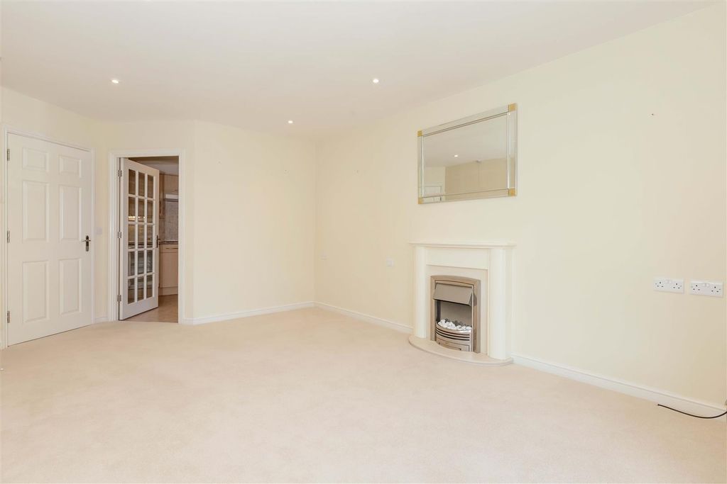 Property photo 3 of 7 53 Amelia_1.Jpg
