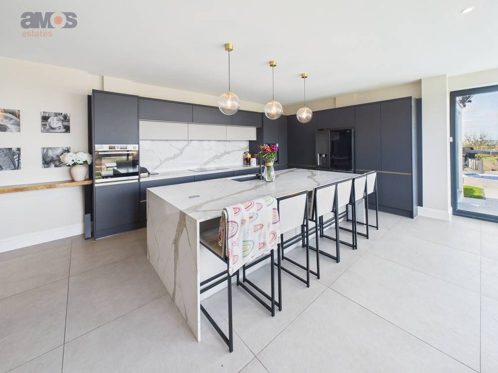 Property photo 2 of 42 4996034