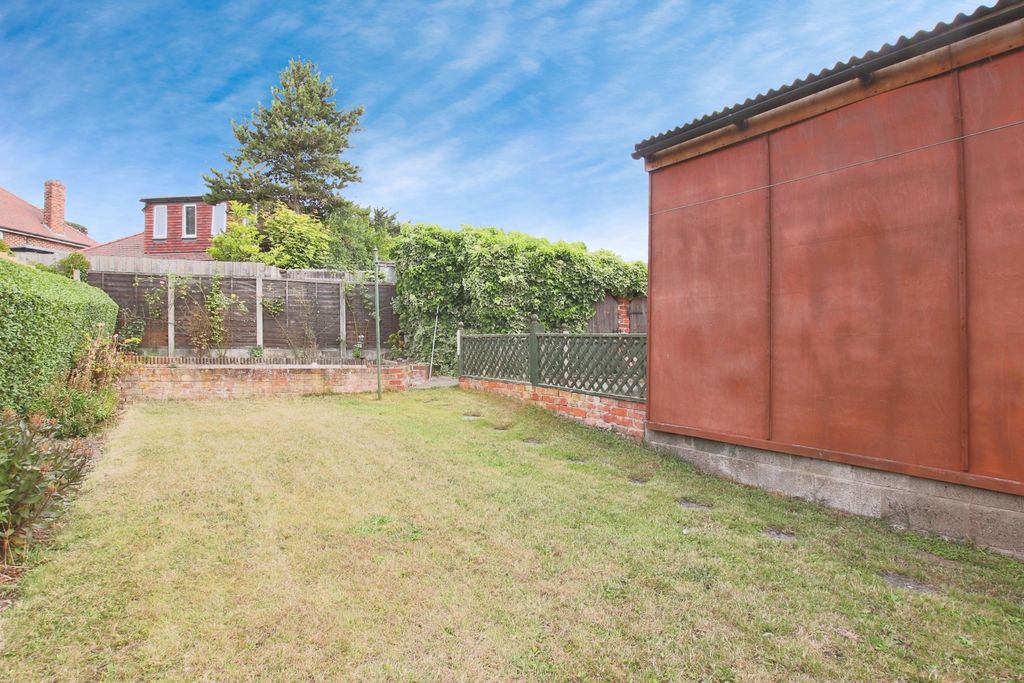 Property photo 2 of 14 4326384