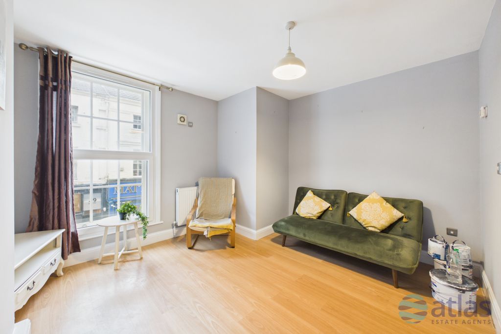 Property photo 2 of 16 Living Space