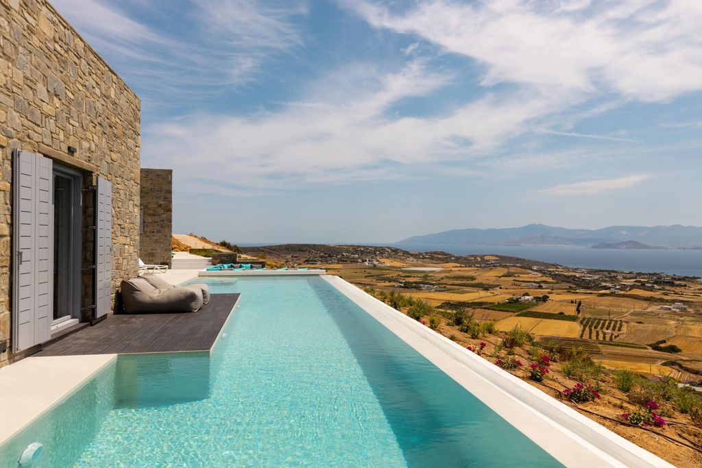 Property photo 3 of 33