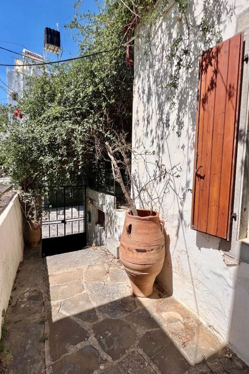 Property photo 2 of 27