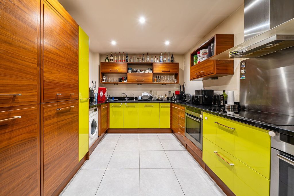 Property photo 1 of 24