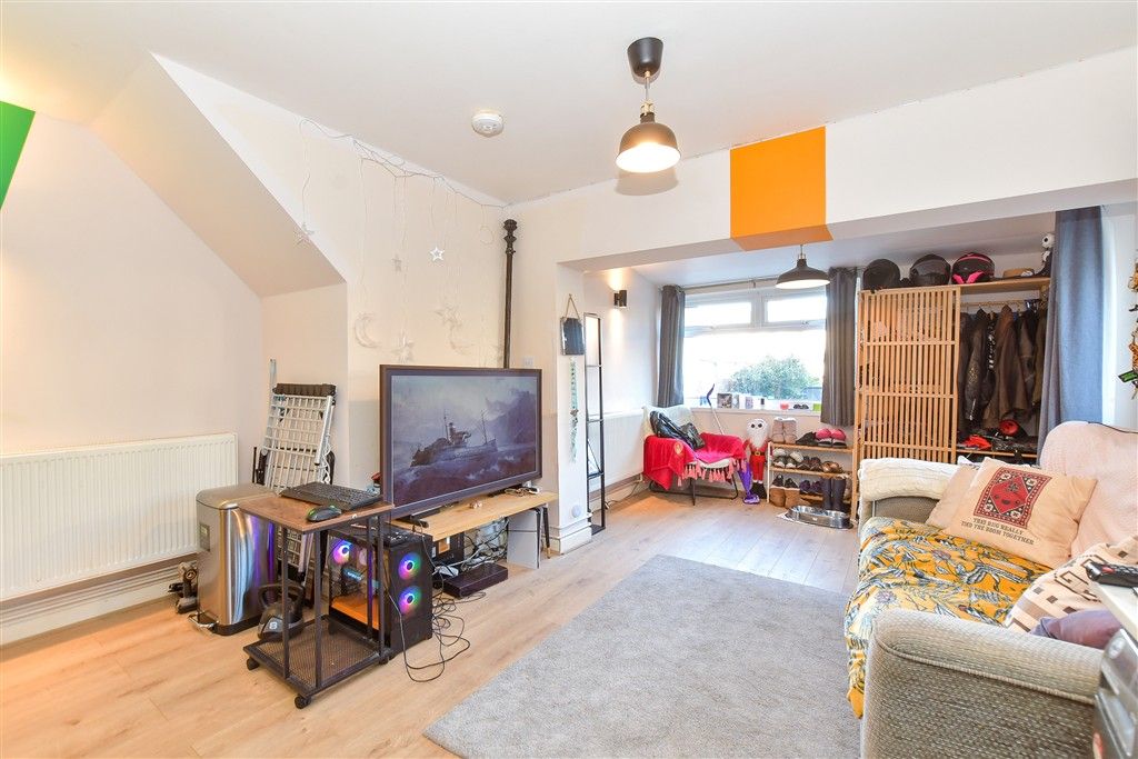 Property photo 1 of 9 Lounge/ Kitchen