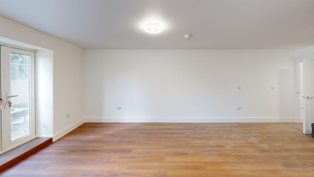 Property photo 2 of 11 Image