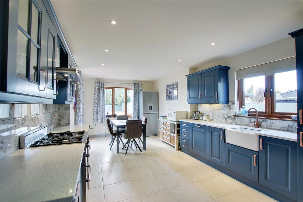 Property photo 2 of 26