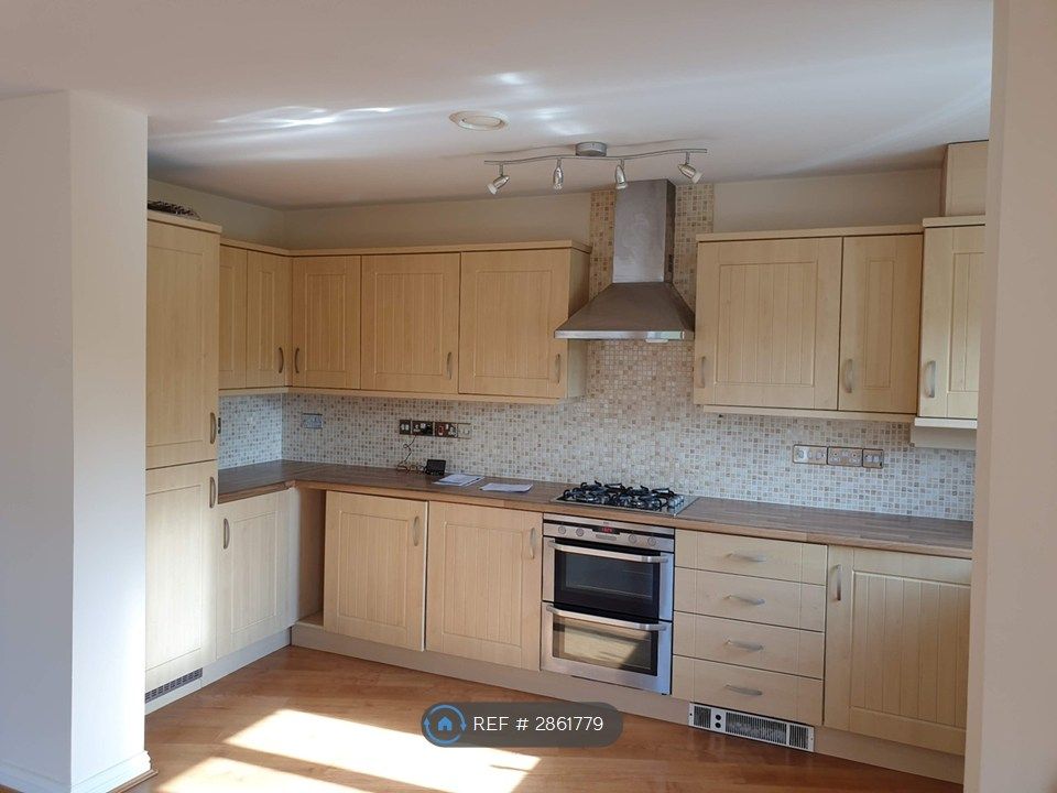 Property photo 3 of 10 Integrated Kitchen