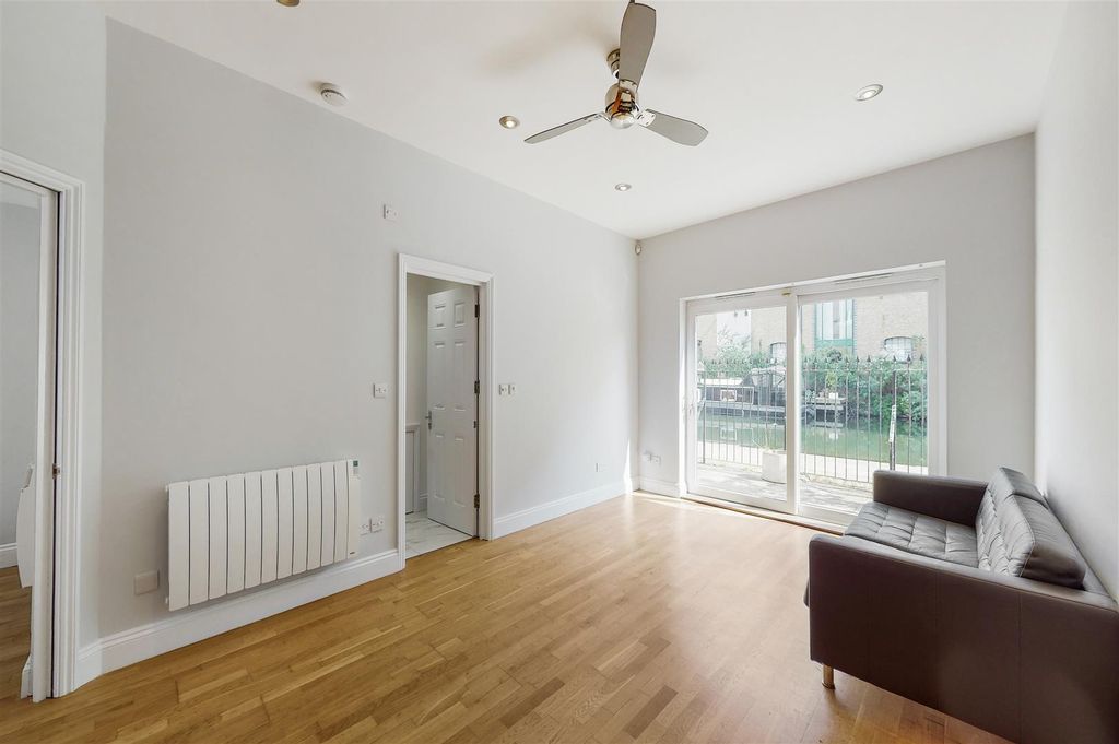 Property photo 2 of 12 3 Royal Victor Place, Old Ford Road - Mvjbtgy0Ciwi