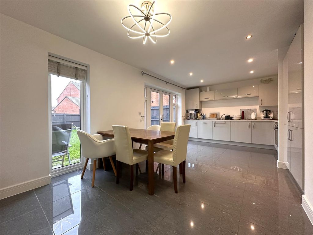 Property photo 2 of 17 Open-Plan Dining Kitchen 610