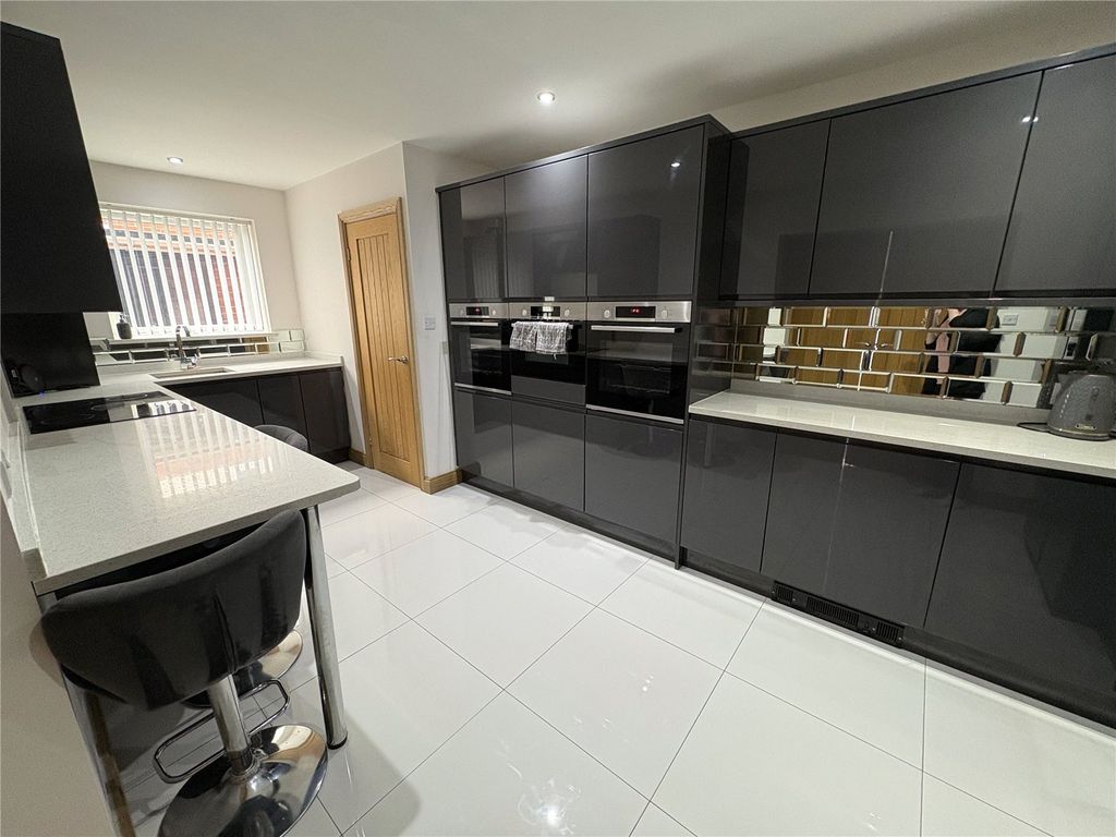 Property photo 3 of 39 Picture No. 32