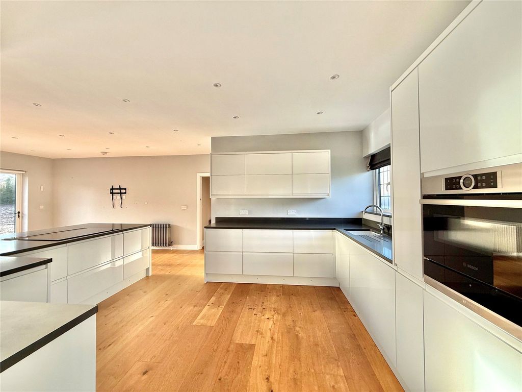 Property photo 2 of 29 Picture No. 12