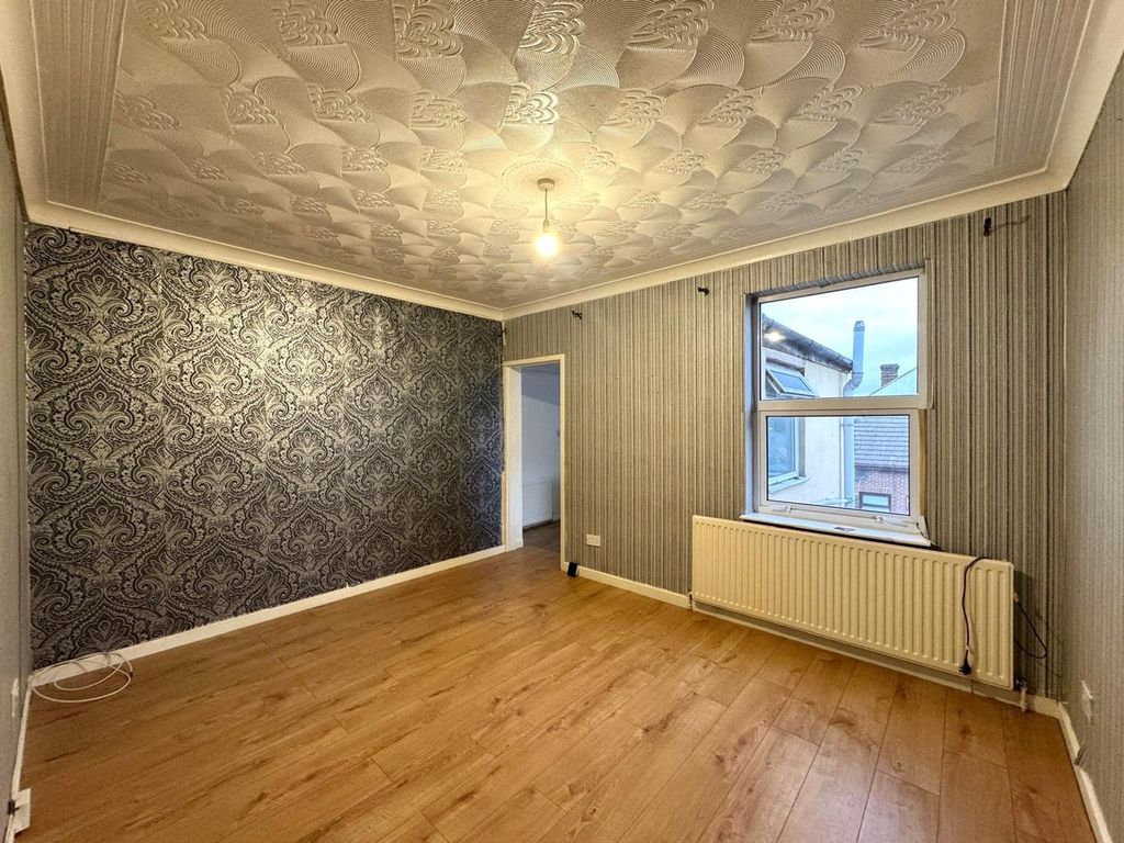 Property photo 1 of 5 Living Room