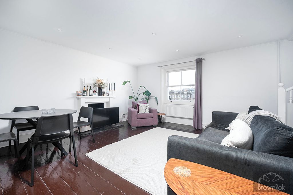 Property photo 3 of 11 W03