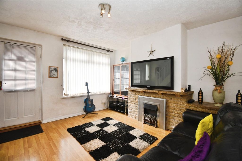 Property photo 2 of 19