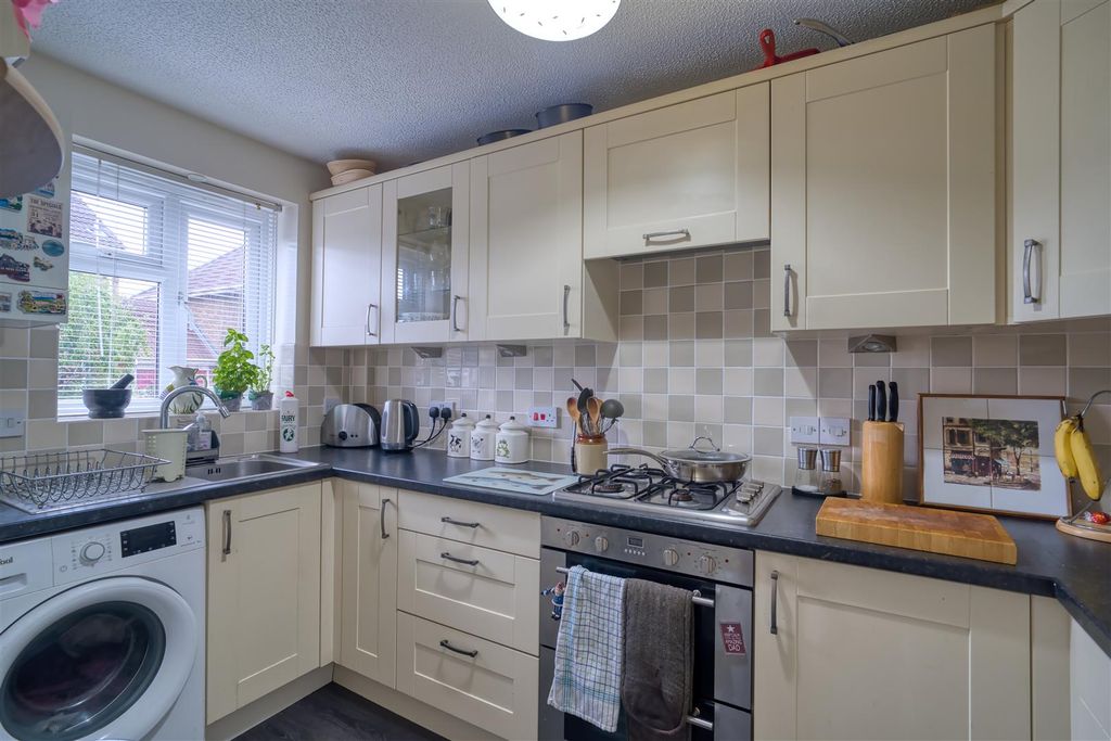 Property photo 2 of 9 Kitchen