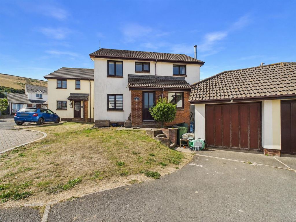 Property photo 1 of 16 Front