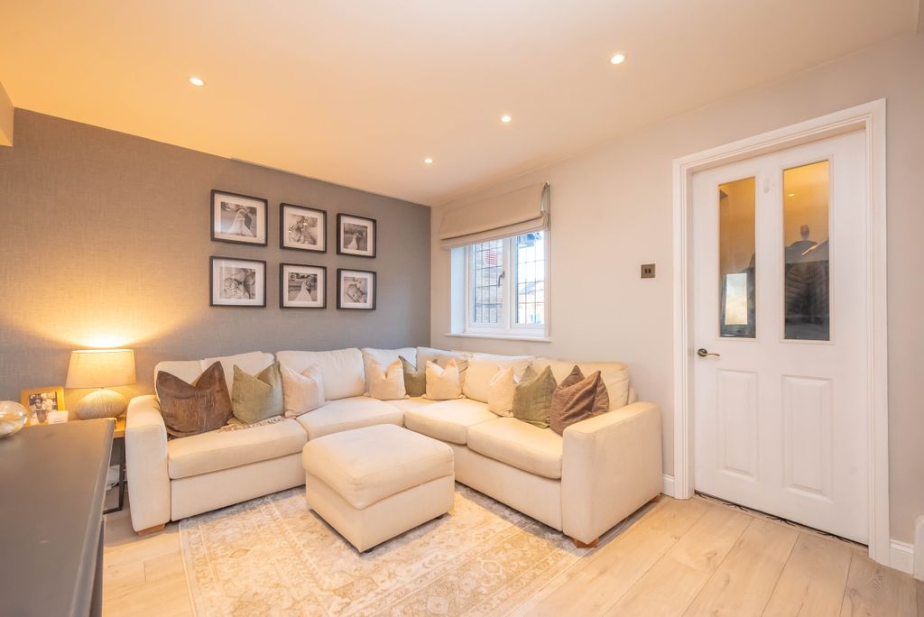 Property photo 3 of 16 Kitchen