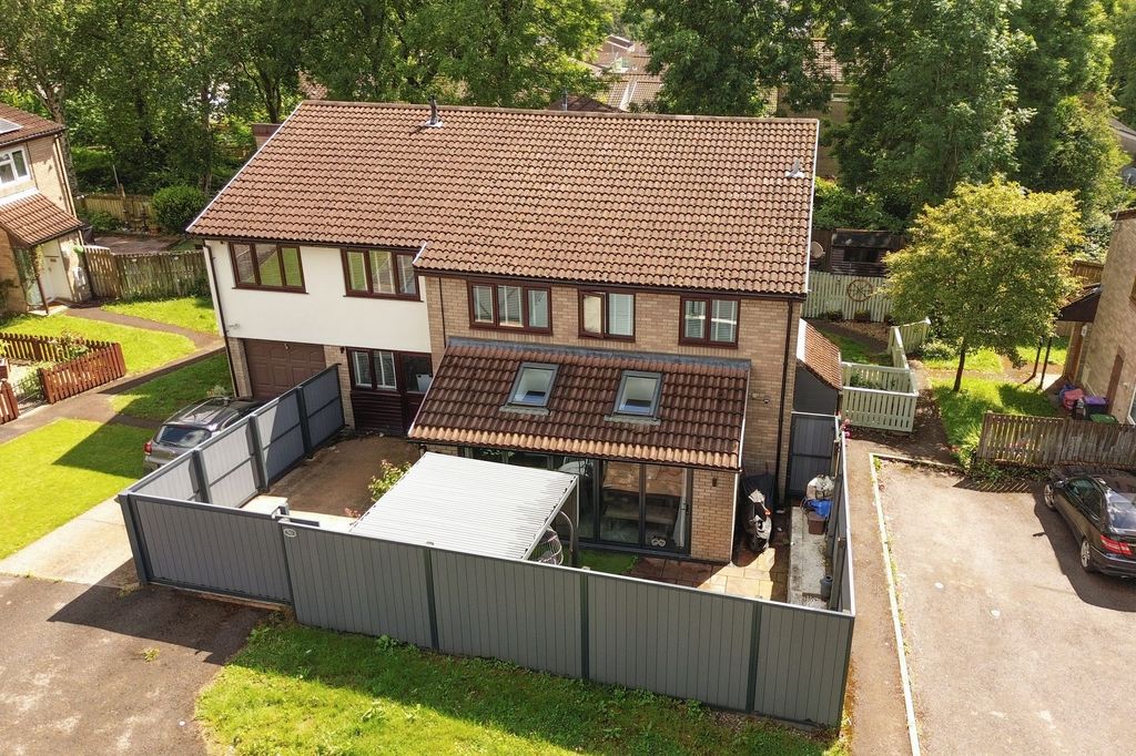 Property photo 1 of 32