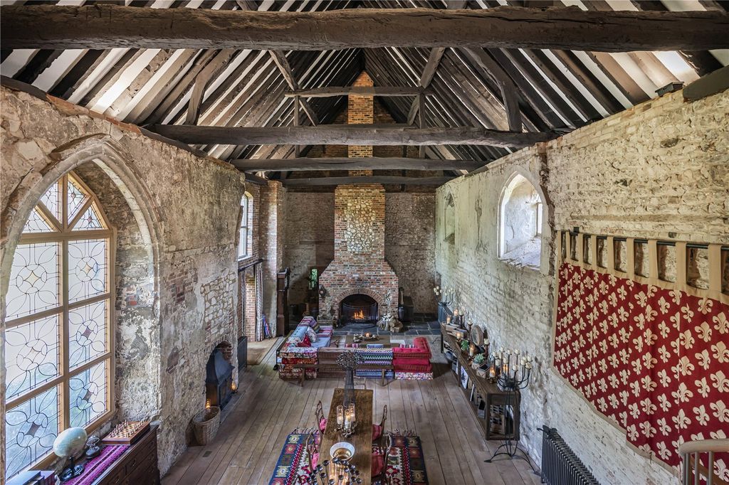 Property photo 2 of 46 Hall