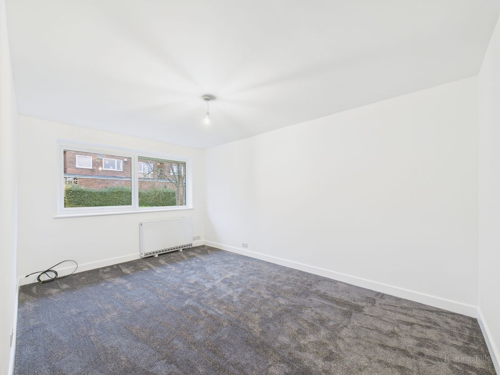 Property photo 3 of 12 Cam02136G0-Pr0512-Still008