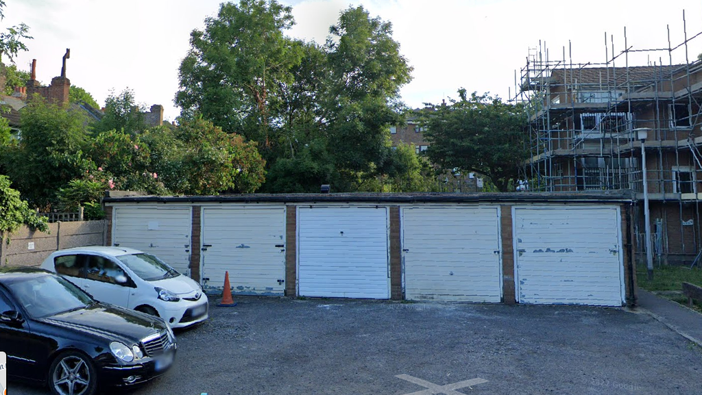 Property photo 1 of 2 Garage