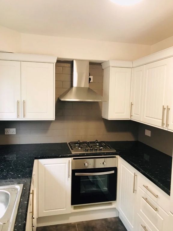 Property photo 2 of 6 Kitchen