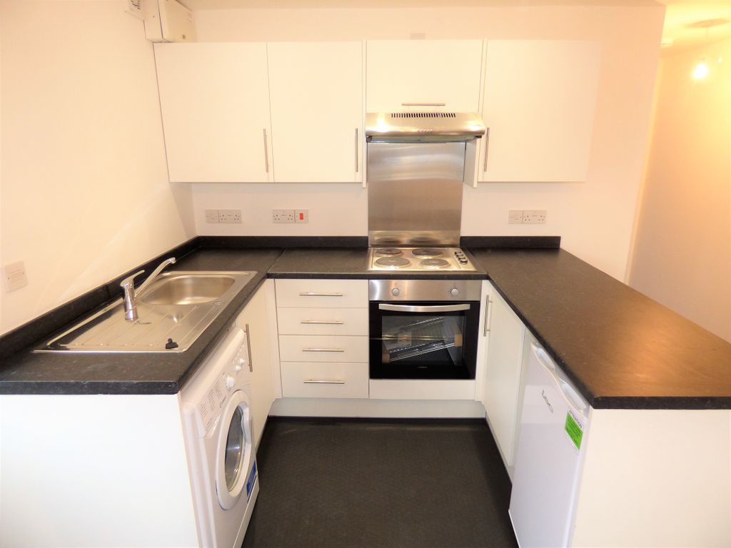 Property photo 3 of 11 Kitchen