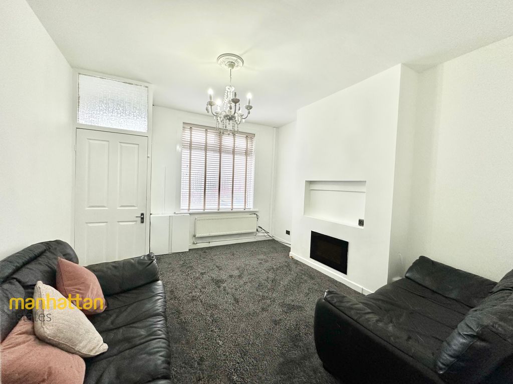 Property photo 3 of 11 Lounge