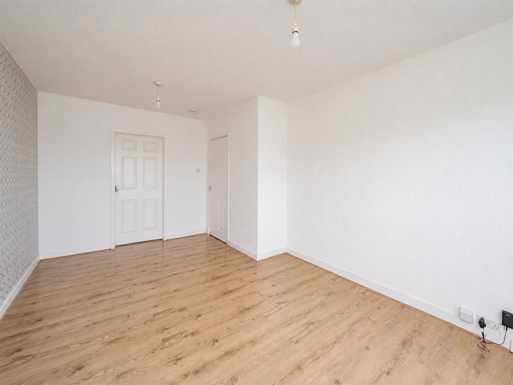 Property photo 3 of 12 22F Tullideph Road Dundee-3.Jpg