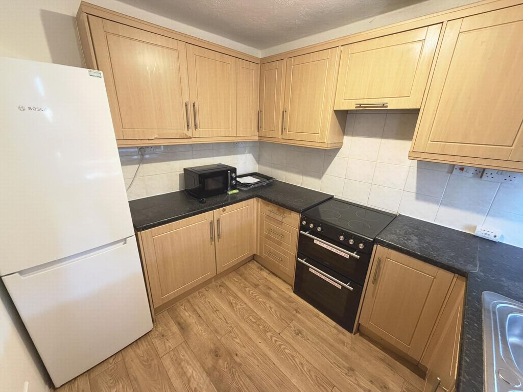 Property photo 3 of 17 Kitchen