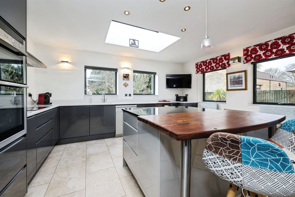 Property photo 2 of 21