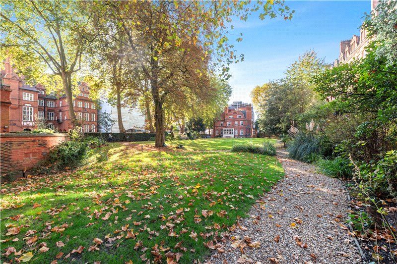 Property photo 2 of 6 Communal Garden