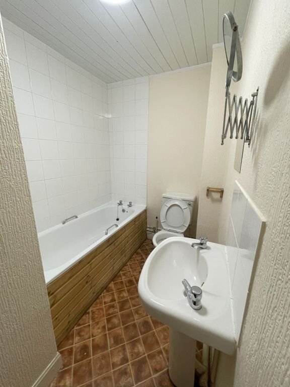 Property photo 3 of 6 Bathroom